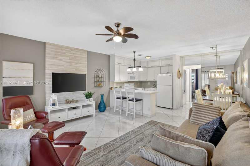 800 SW 10th Ter # 4T, Hallandale Beach FL 33009