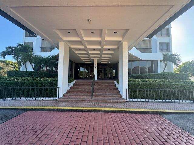 5600 N Flagler Drive # 401, West Palm Beach FL 33407