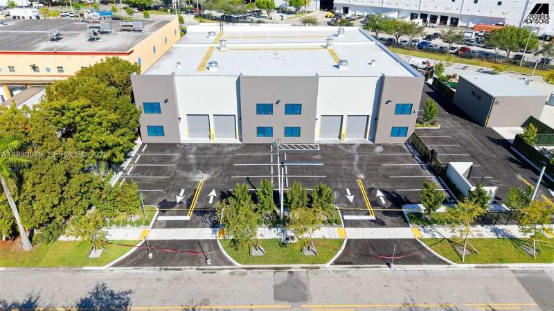 10941 NW 123rd St, Medley FL 33178