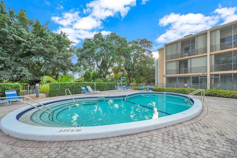 3900 N Hills Dr # 303, Hollywood FL 33021