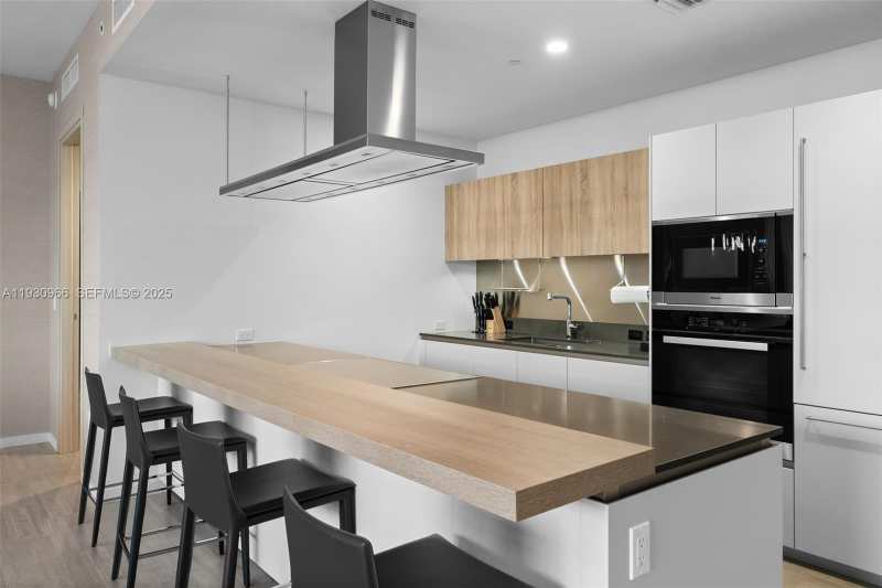 1000 Brickell Plz, Miami FL 33131