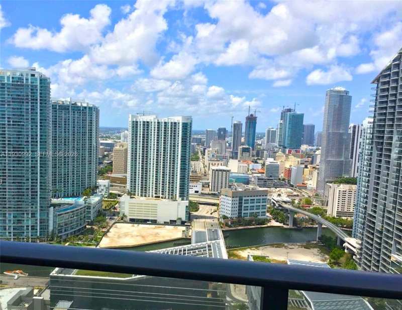 45 SW 9th St # 3601, Miami FL 33130
