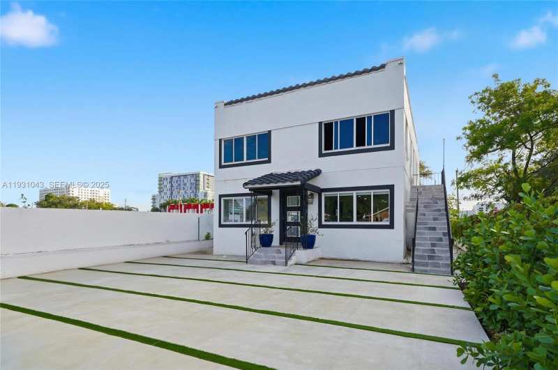 1590 NW 38th St # 1, Miami FL 33142