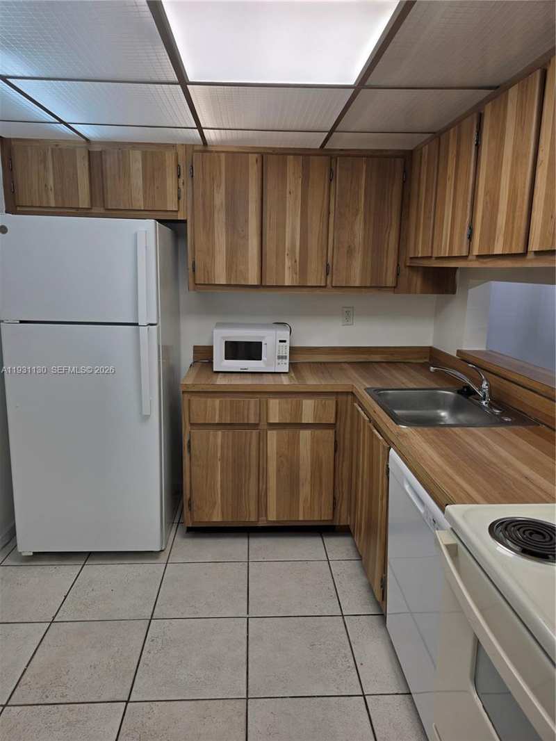 8035 SW 107th Ave # 221, Miami FL 33173