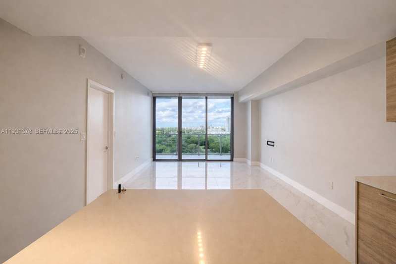 16385 Biscayne Blvd # 1102, North Miami Beach FL 33160