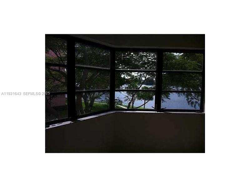 20860 San Simeon Way # 6, Miami FL 33179