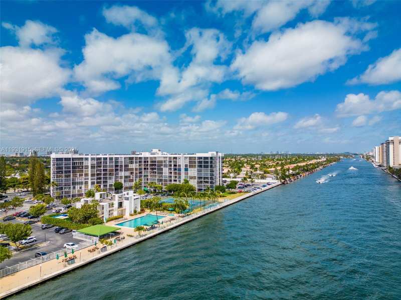 1000 Parkview Dr # 828, Hallandale Beach FL 33009