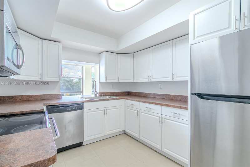 1000 Parkview Dr # 301, Hallandale Beach FL 33009