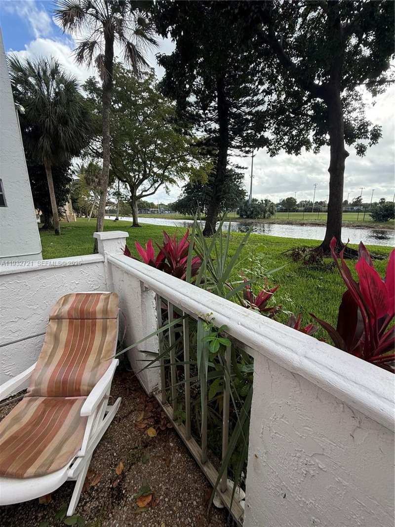 4270 NW 40th St # 109, Lauderdale Lakes FL 33319