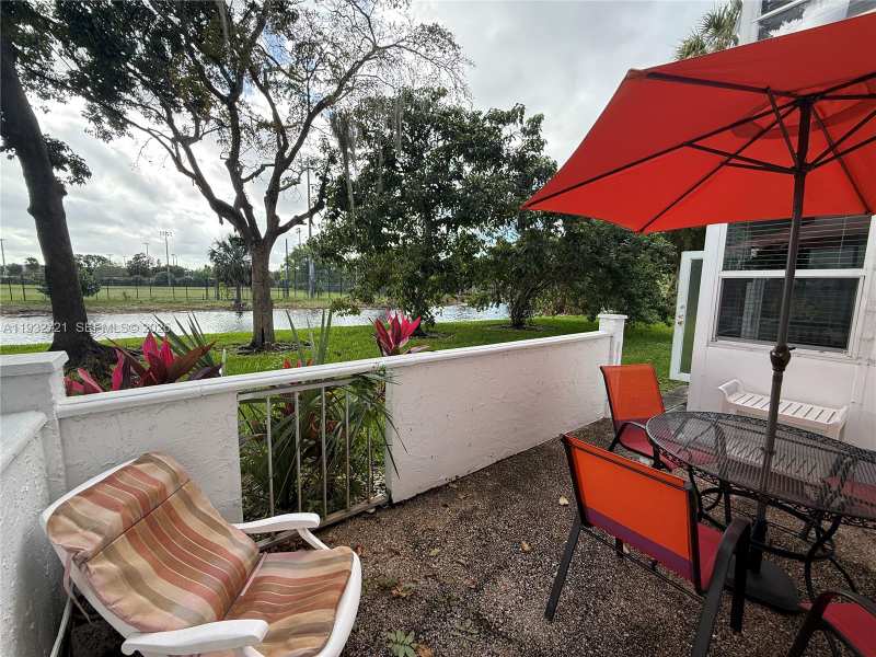 4270 NW 40th St # 109, Lauderdale Lakes FL 33319