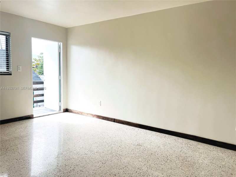 910 SW 4th Ave # 3, Miami FL 33130