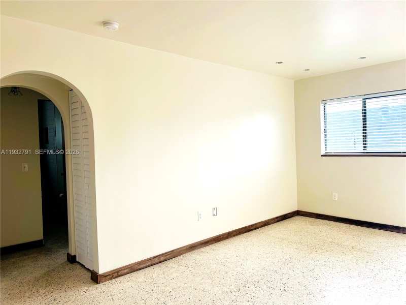 910 SW 4th Ave # 3, Miami FL 33130