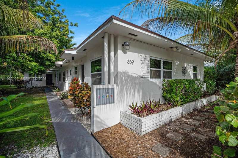 859 NE 90th St, Miami FL 33138