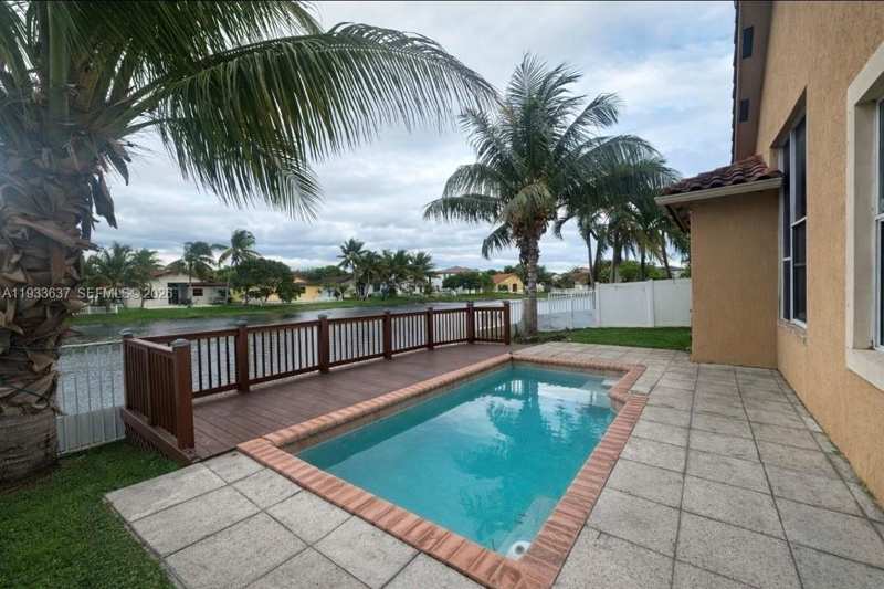 13877 SW 50th St, Miramar FL 33027