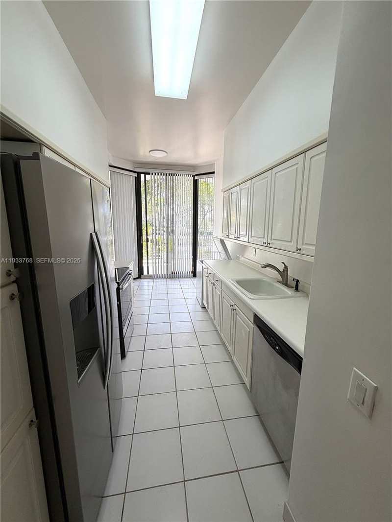 3640 Yacht Club Dr # 104, Aventura FL 33180