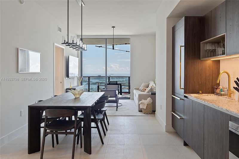 159 NE 6th St # 5015, Miami FL 33132