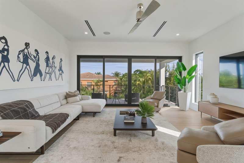 1050 NE 3rd Avenue, Boca Raton FL 33432