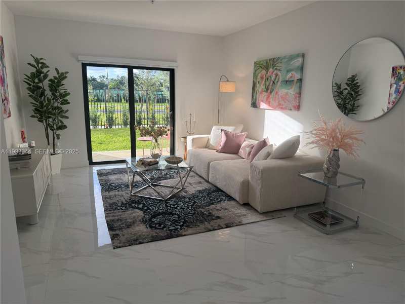 2306 E 4th ave # 303, Hialeah FL 33013