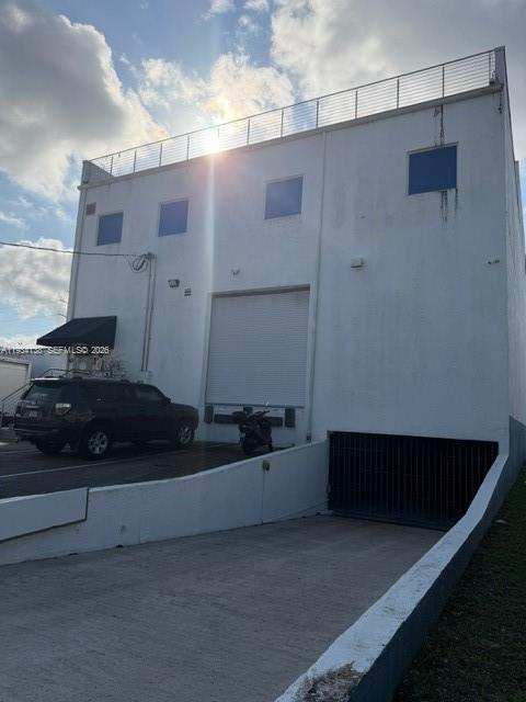 5465 NW 36th St, Miami Springs FL 33166