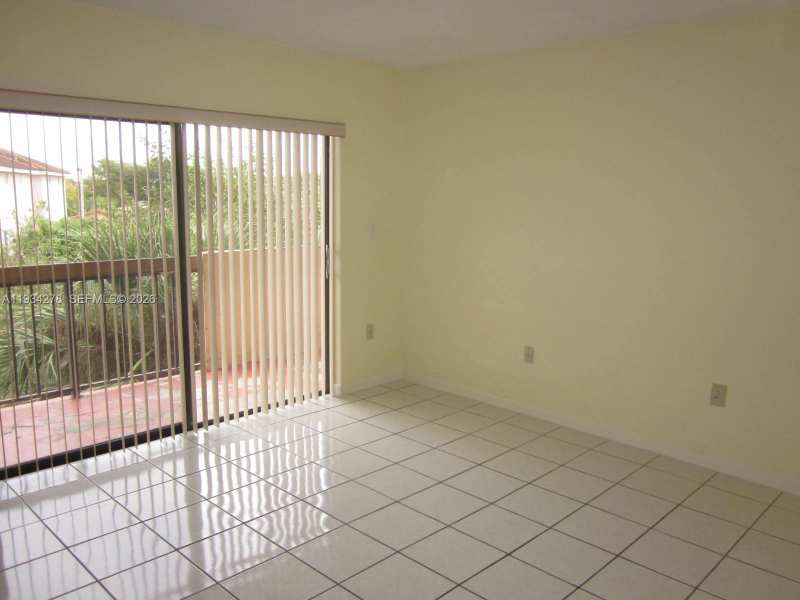 1121 SW 122 AV # 314, Miami FL 33184