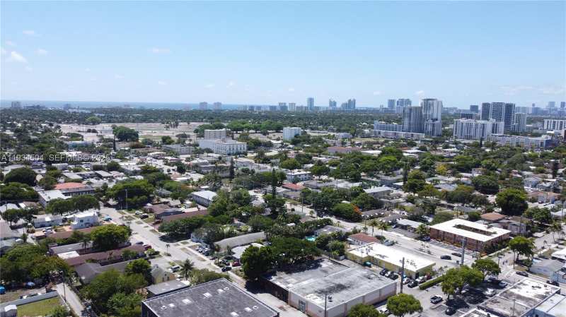 1950 Grant St, Hollywood FL 33020