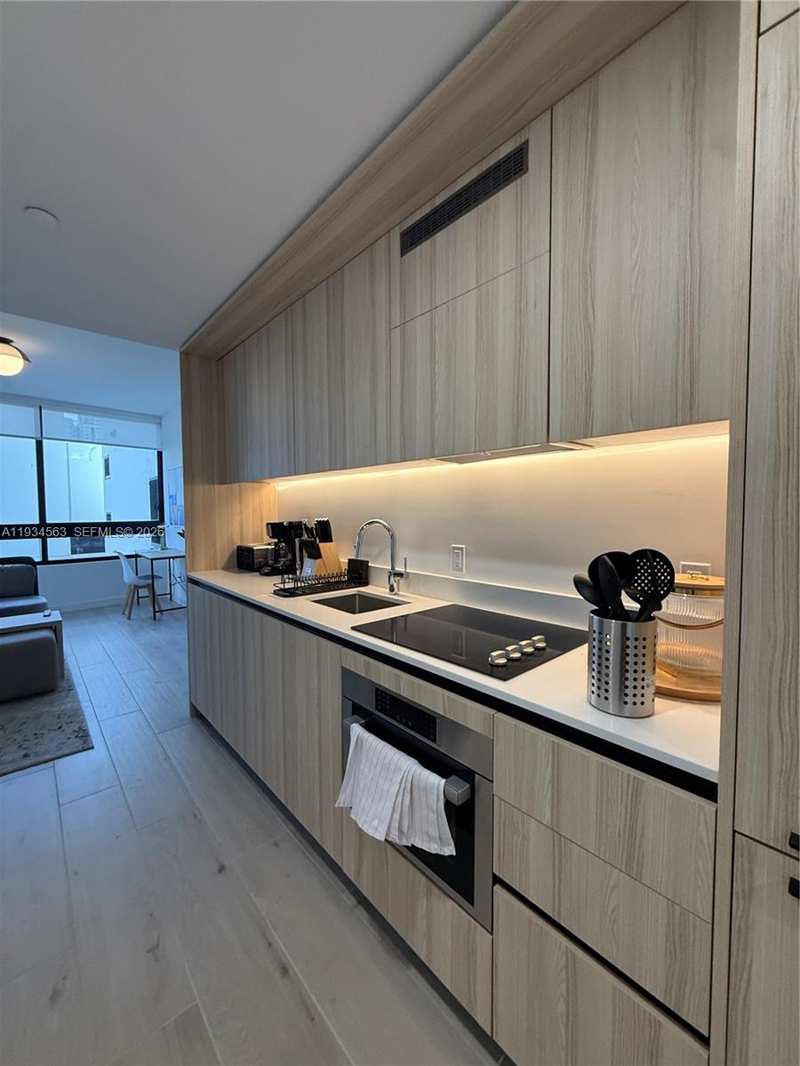 225 N Miami ave # 501, Miami FL 33128