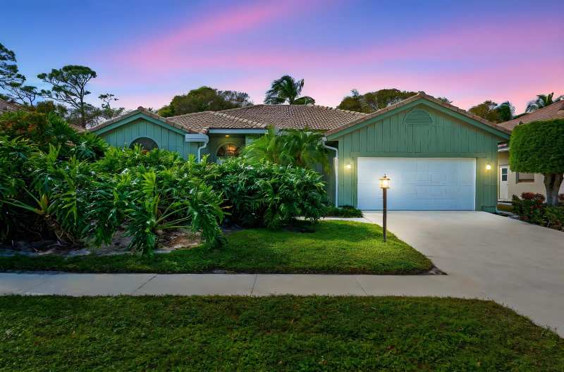 9055 Cypress Hollow Drive, Palm Beach Gardens FL 33418