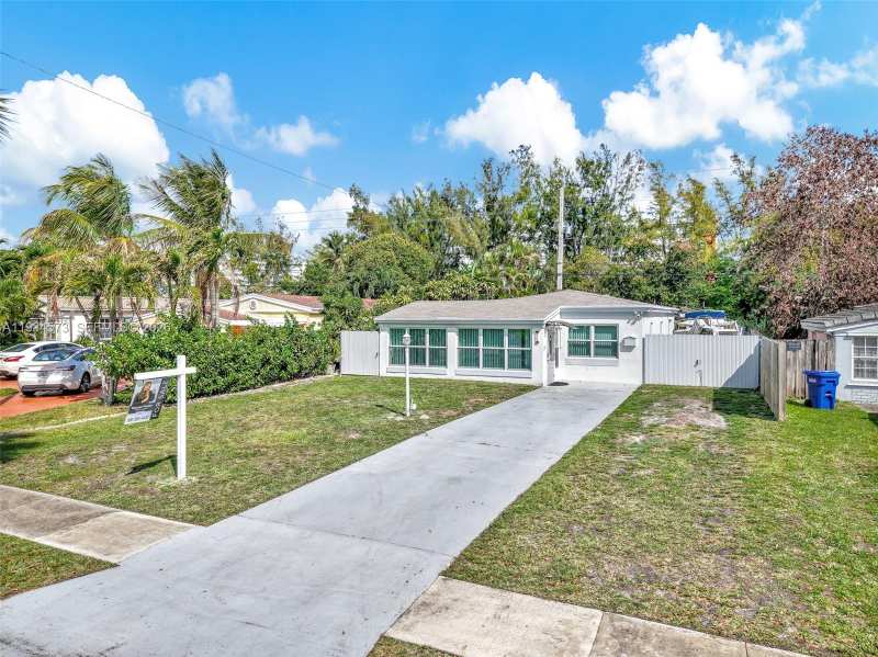 1323 NE 182nd St, North Miami Beach FL 33162