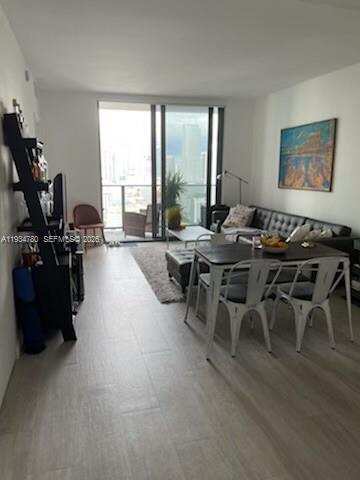45 SW 9th St # 3210, Miami FL 33130