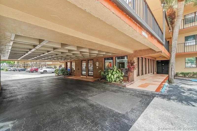 9440 SW 8th St # 402, Boca Raton FL 33428