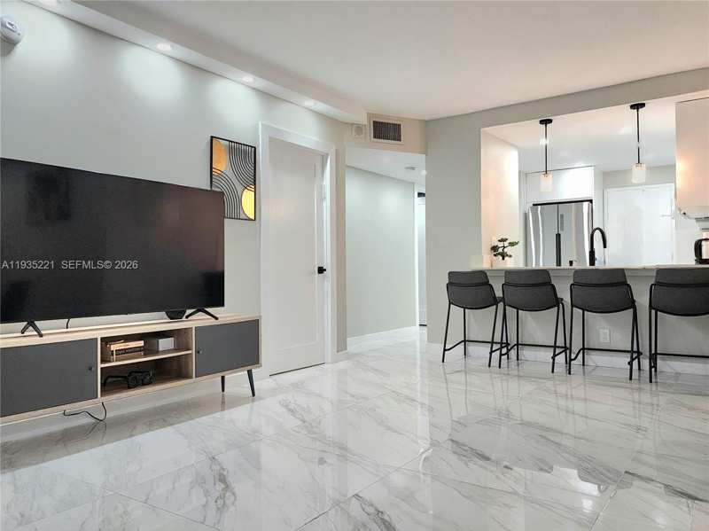 3725 S Ocean Dr # 425, Hollywood FL 33019