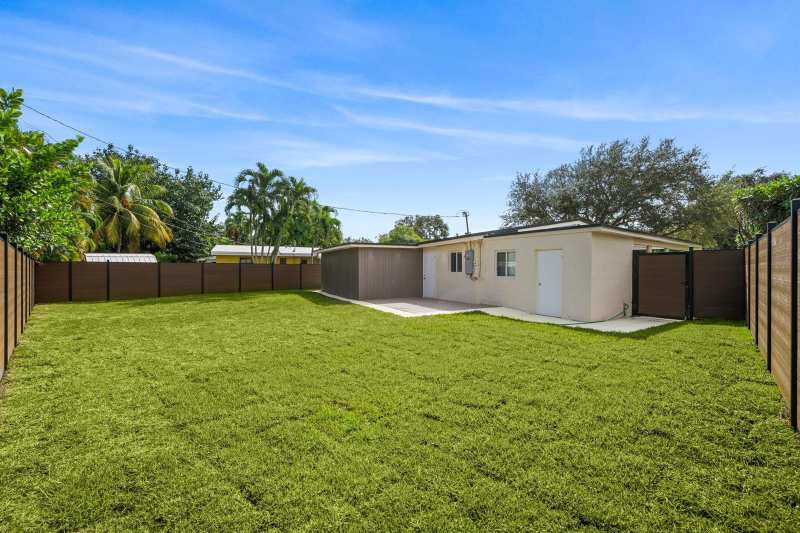 823 SW 27th Street, Fort Lauderdale FL 33315