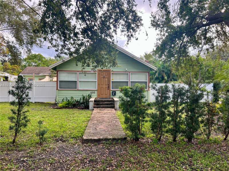 400 NE 3rd St, Pompano Beach FL 33060
