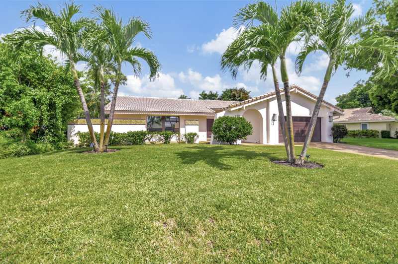 804 Foxpointe Circle, Delray Beach FL 33445