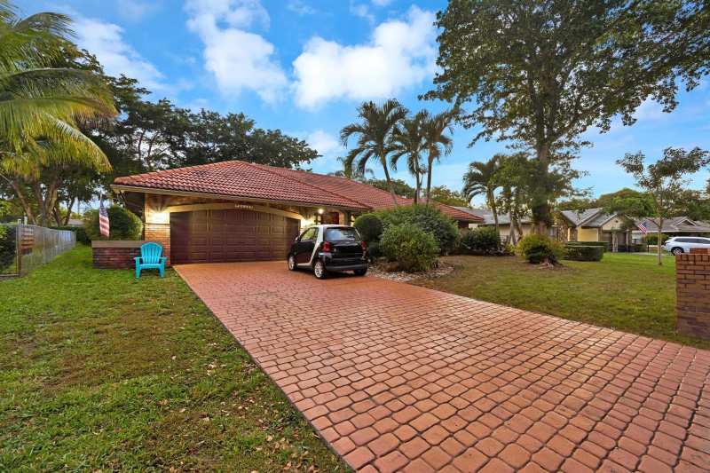 8622 NW 49th Drive, Coral Springs FL 33067