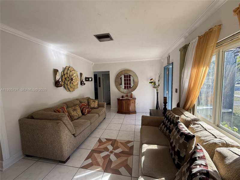 79 NW 143rd St, Miami FL 33168