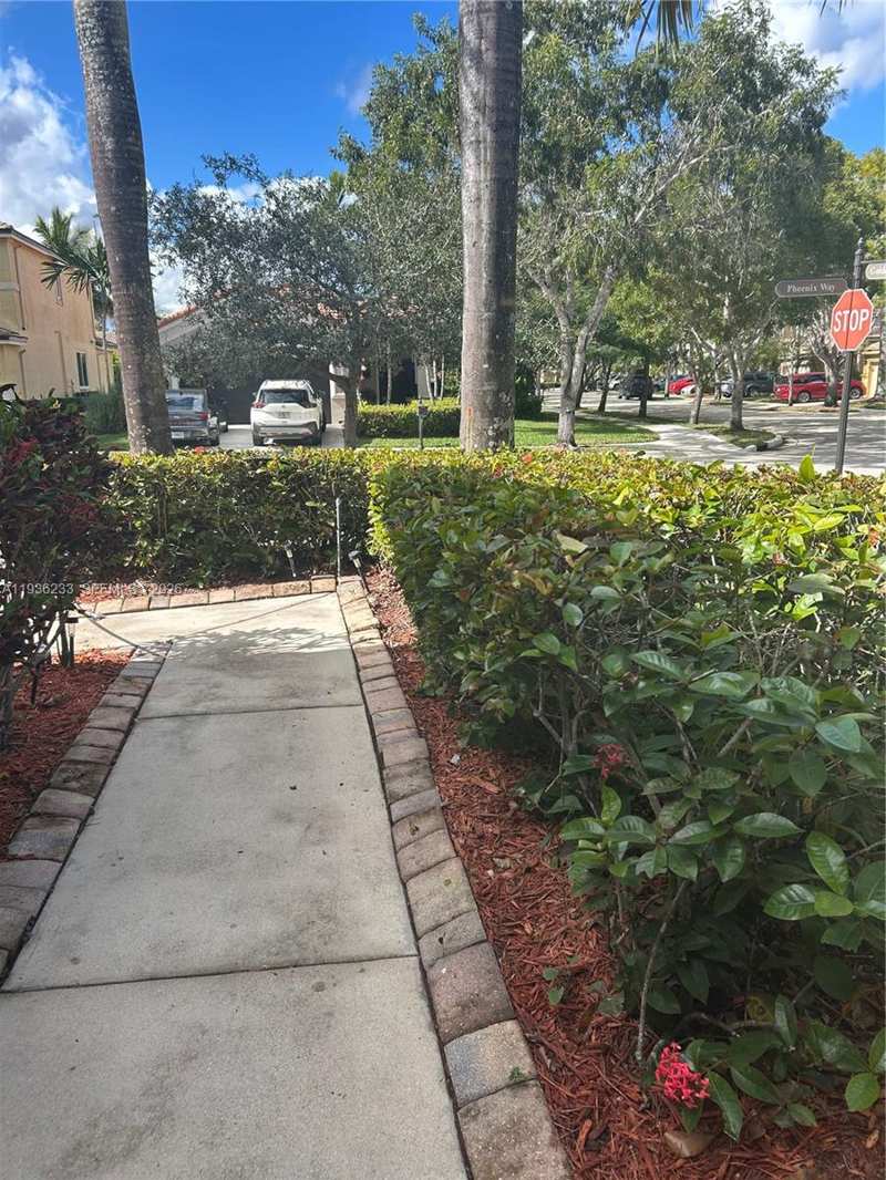 948 NW Phoenix Way, Weston FL 33327