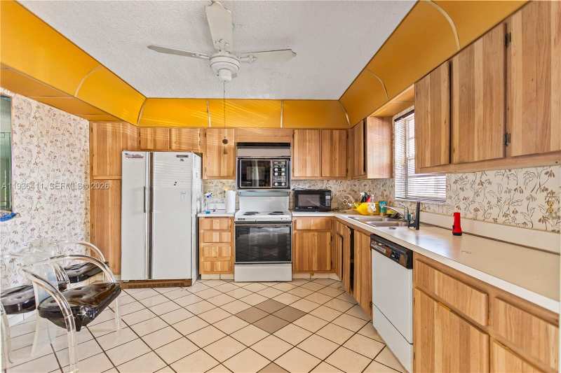 271 S Hollybrook Dr # 106, Pembroke Pines FL 33025