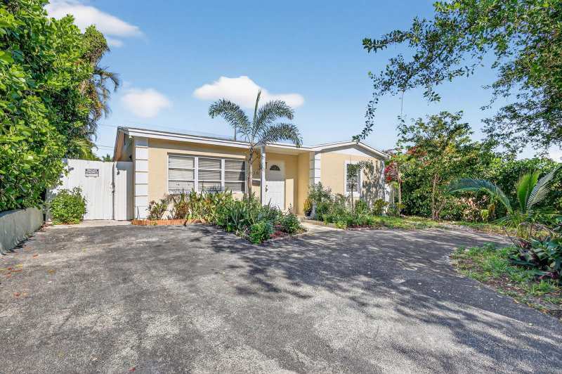 831 30th Court, West Palm Beach FL 33407
