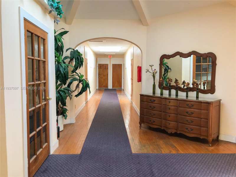 700 W 51st St # 5, Miami Beach FL 33140