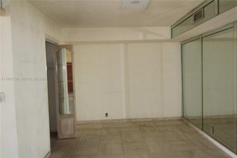 1000 Quayside Ter # 1807, Miami FL 33138