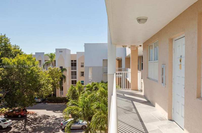 2601 N Nob Hill Rd # 402, Sunrise FL 33322