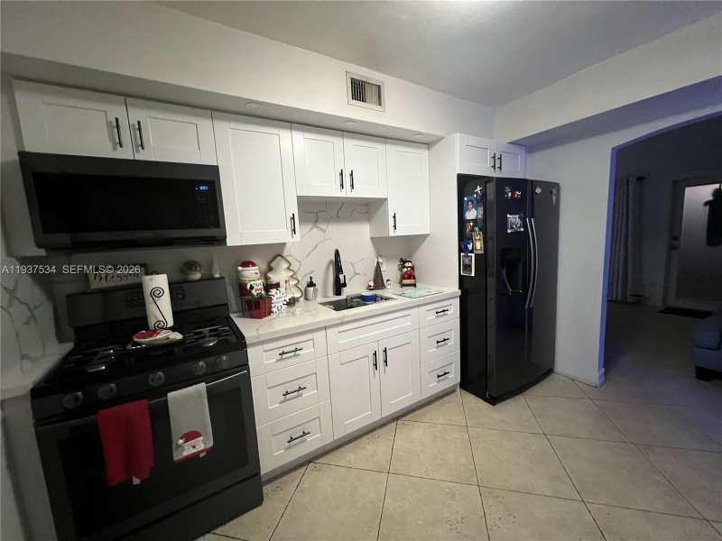 1461 E 9th Ct, Hialeah FL 33010