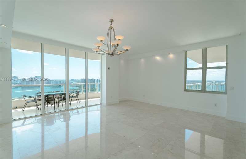3330 NE 190th St, Aventura FL 33180