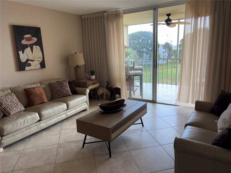 7690 NW 18th St # 408, Margate FL 33063
