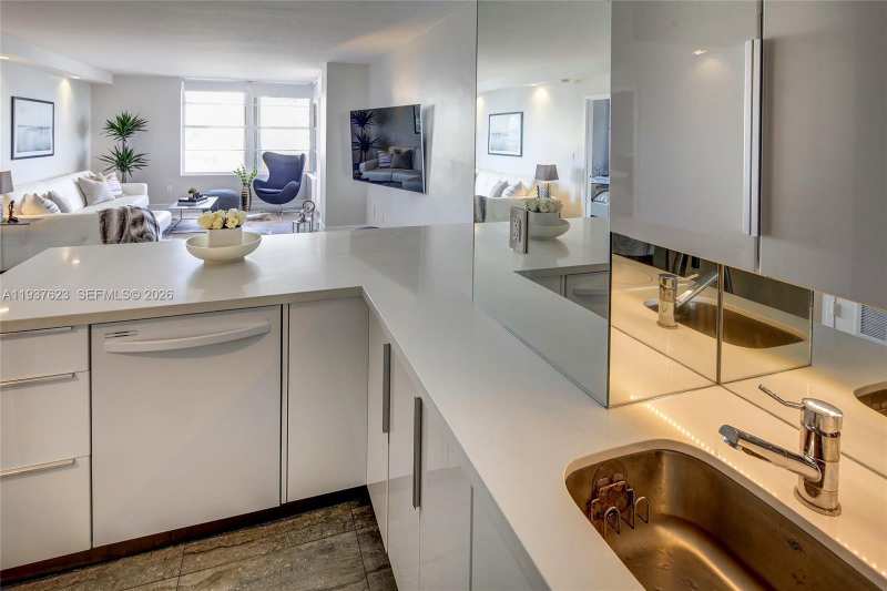 2899 Collins Ave # 617, Miami Beach FL 33140