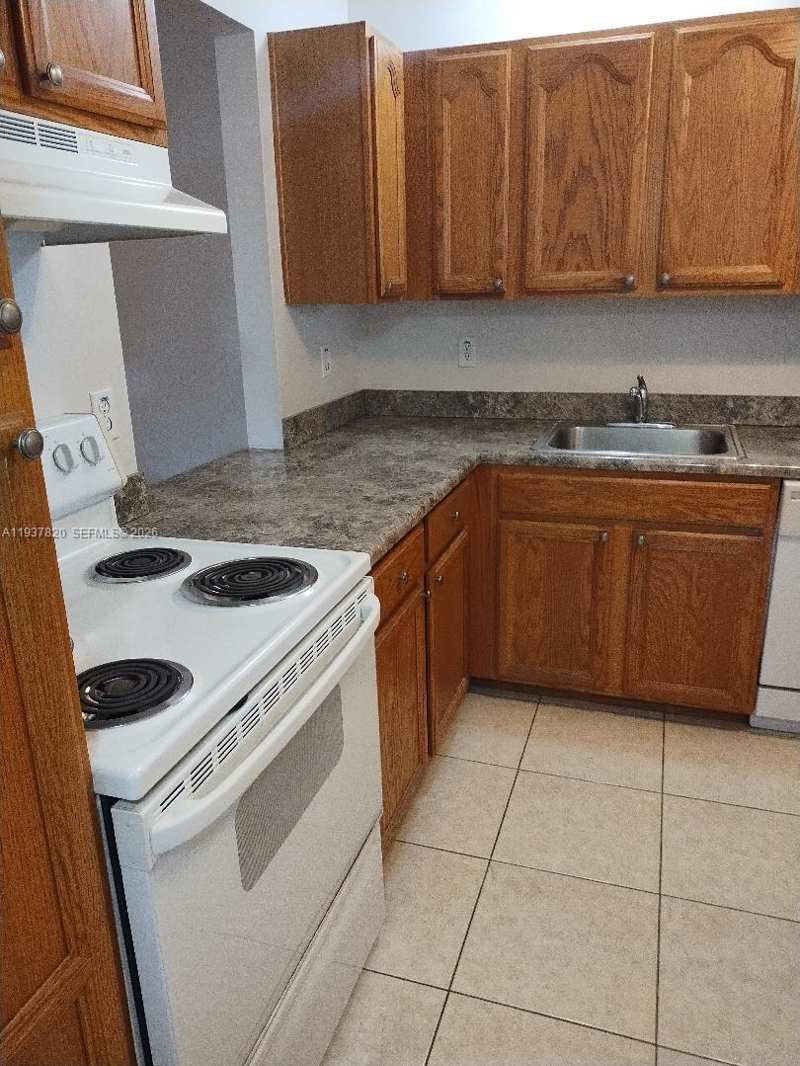 2440 SW 81st Ave # 402, Davie FL 33324
