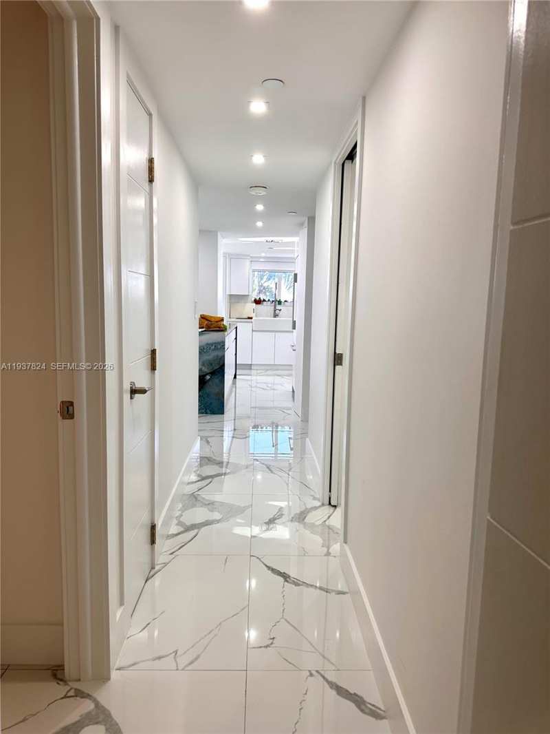 2457 Collins Ave # 408, Miami Beach FL 33140