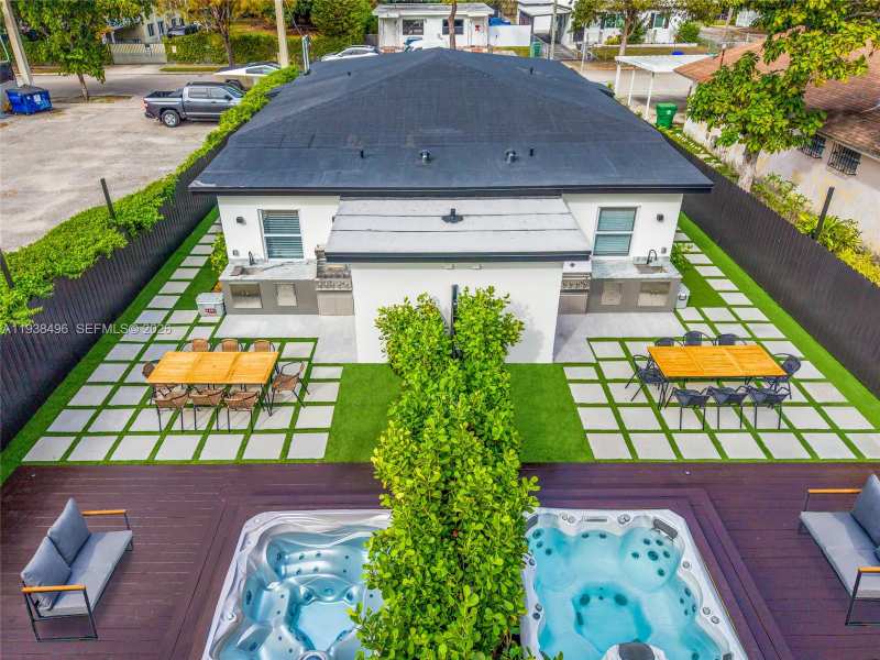 166 NW 41st St, Miami FL 33127