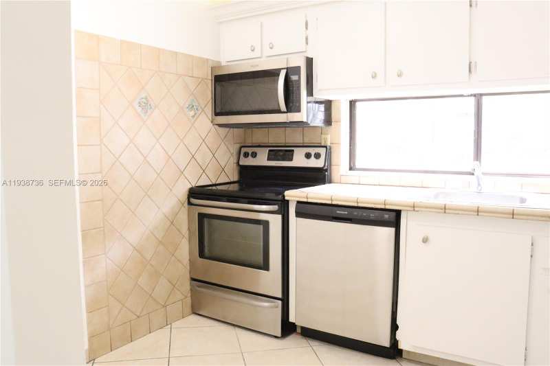 16919 N Bay Rd # 118, Sunny Isles Beach FL 33160
